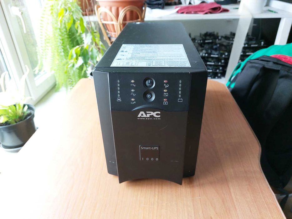 Zasilacz UPS APC Smart-UPS 1000VA tower (SUA1000I)