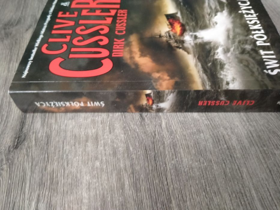 Clive Cussler Świt półksiężyca (003)