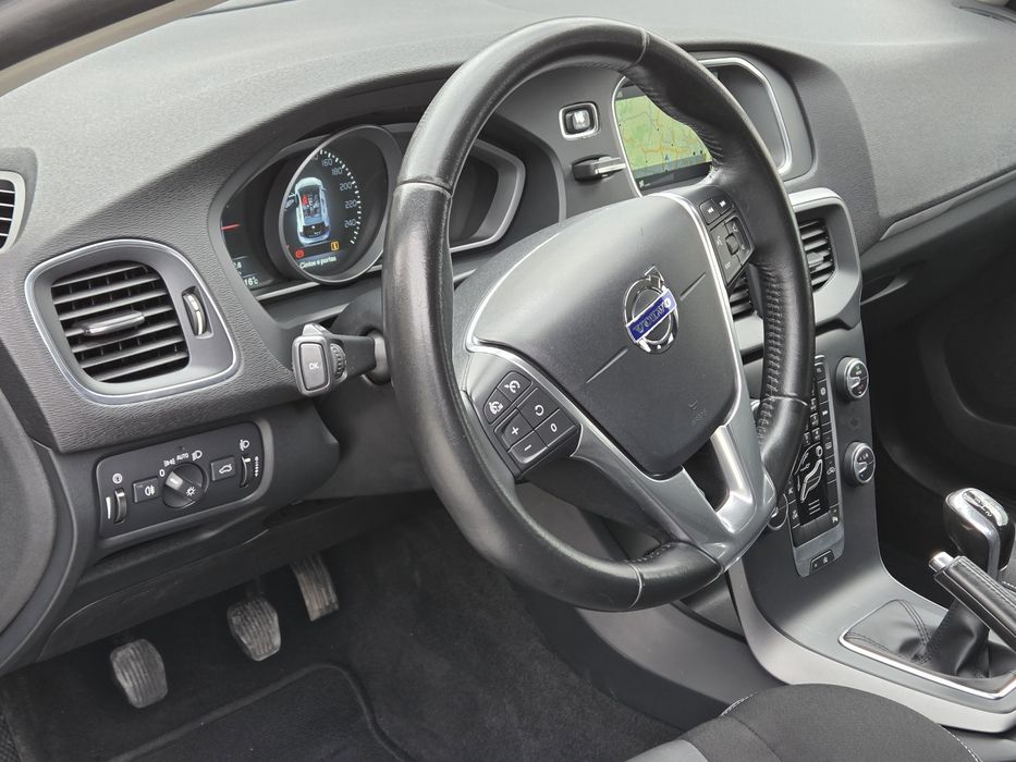 Volvo V40, 2.0 D, Momentum, 2015