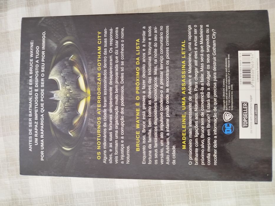 BATMAN vigilante noturno de Marie Lu