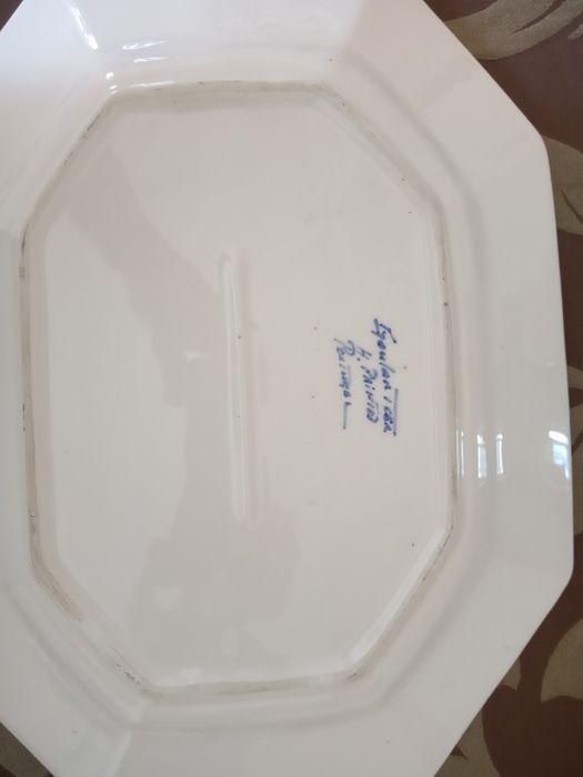 Travessa pintada á mão.