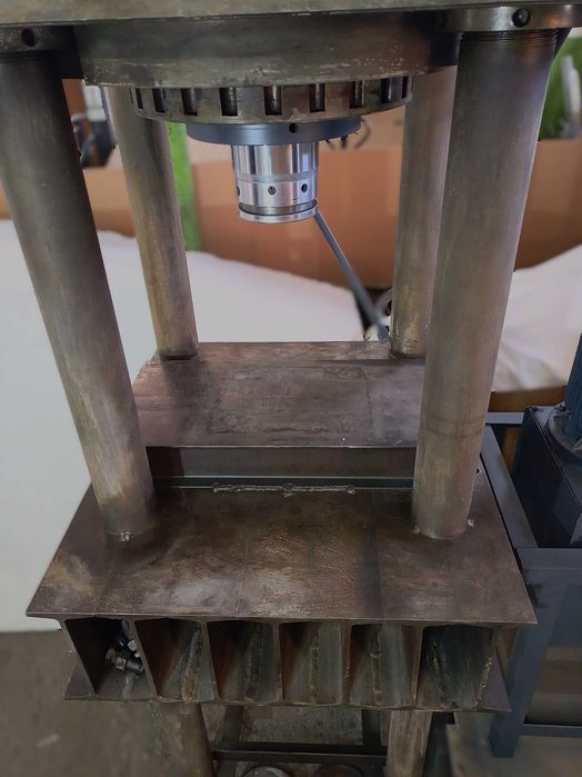 Prasa hydrauliczna firmy Hydrapres  200 T.