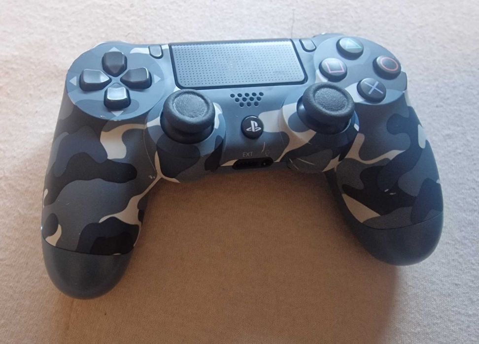 Comando  PS4 com pouco uso