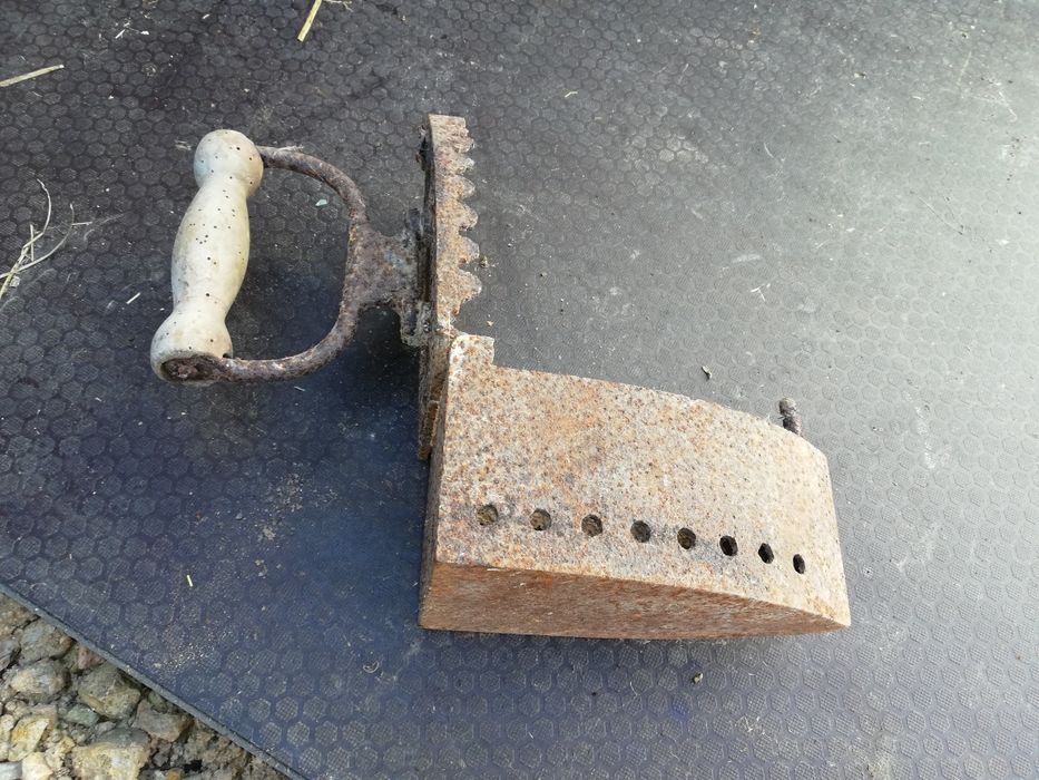 Ferro antigo em bom estado