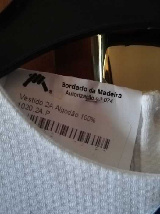 Vestido com bordado da Madeira