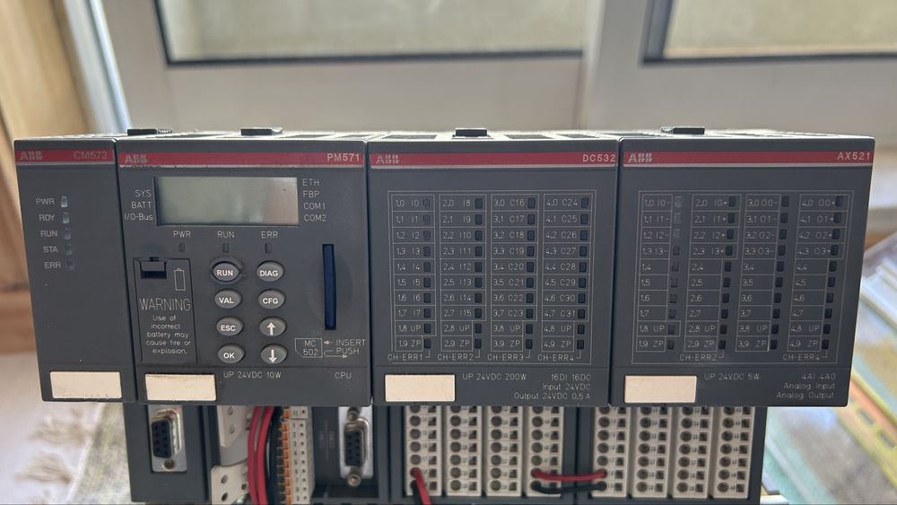ABB PLC AC500 (CPU PM571 + CM572-DP + DC532 + AX521 + fonte + motor)