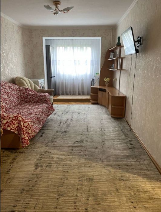 Продам 2 кім в центрі
