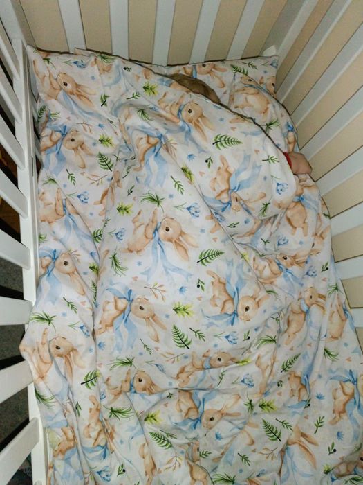 Продаю,нашу постіль з дитячого ліжечка,і наматрасник подарунок.