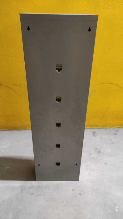 Estante de CDs em alumínio com gavetas translúcidas verdes