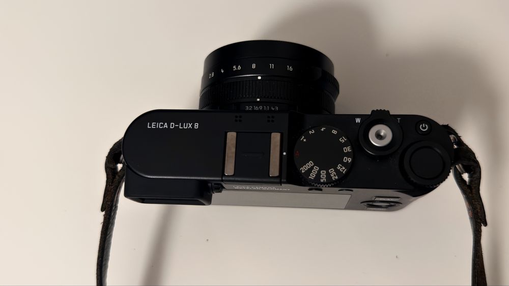 Leica D-Lux 8.