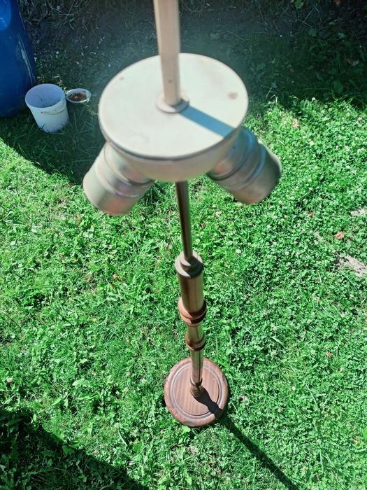 Lampa stojąca z PRL-u.