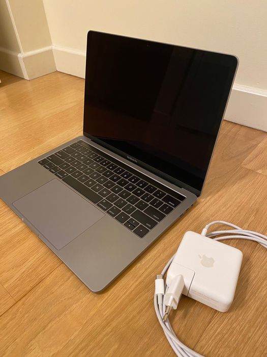 Apple MacBook Pro 13 - Late 2017 - 16 GB RAM/256 GB SSD
