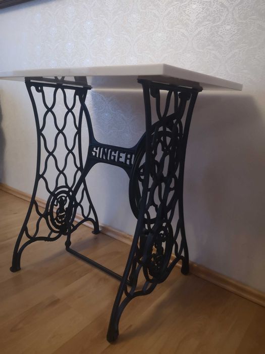 Stolik z naszyny do szycia kaminny blat