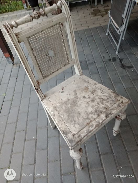 Krzesło stare do renowacji,stabilne