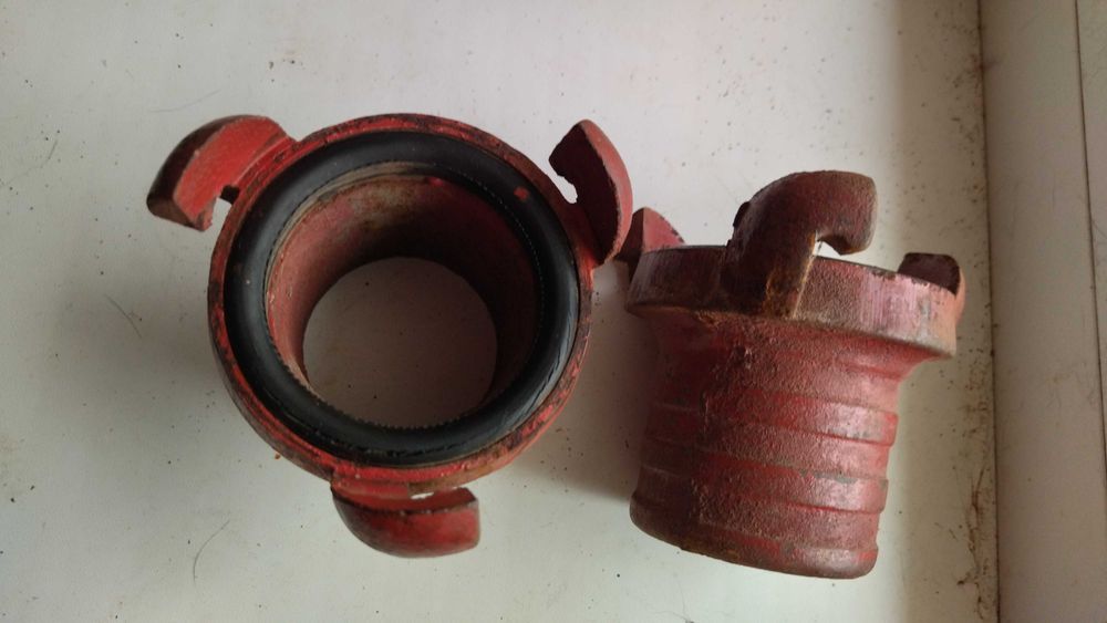 З'єднувач пожежних рукавів, соединитель пожарных рукавов.