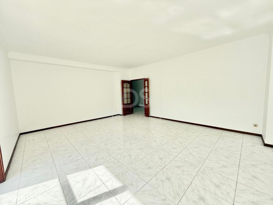 T3 com 154m² | 3 Varandas | Garagem Fechada | A 2 Passos do Metro e do