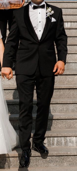 Czarny smoking ślubny
