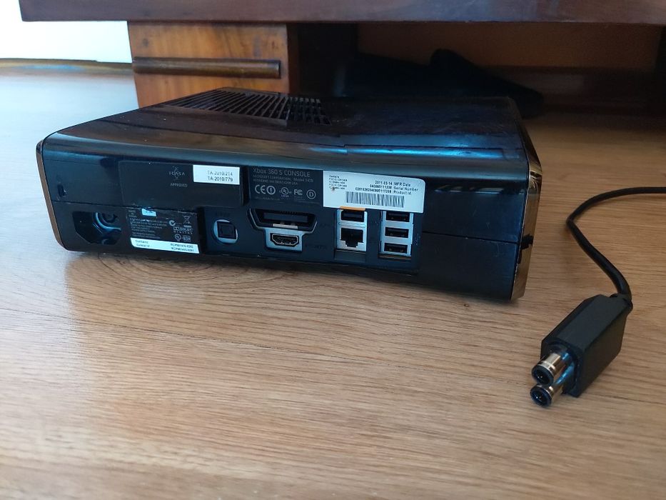 Xbox 360 Slim 320GB, Trinity, RGH3, pad, zasilacz