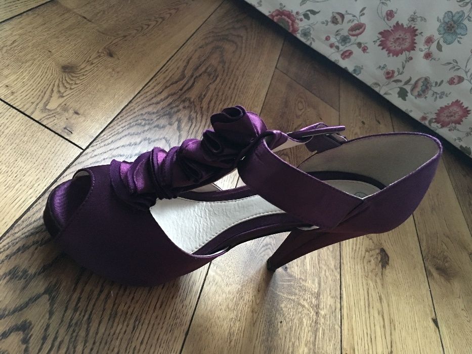 Fioletowe szpilki peep-toe - rozmiar 41