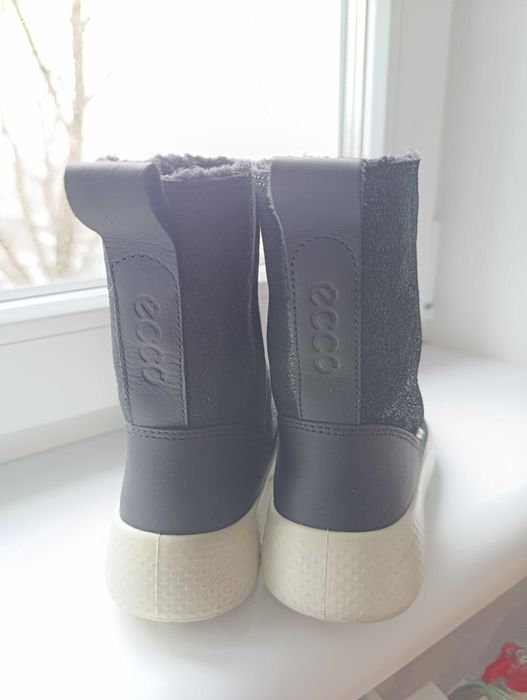 Продам  зимове дитяче взуття ECCO