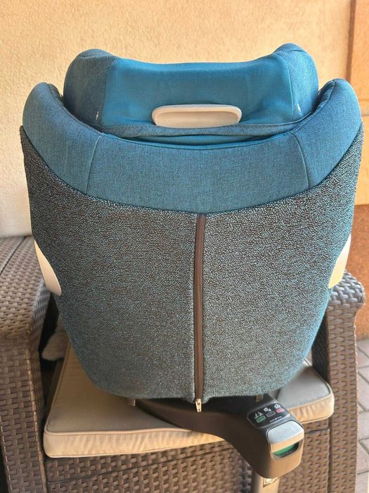 Fotelik samochodowy Cybex Sirona z obrotową bazą Cybex Base Z
