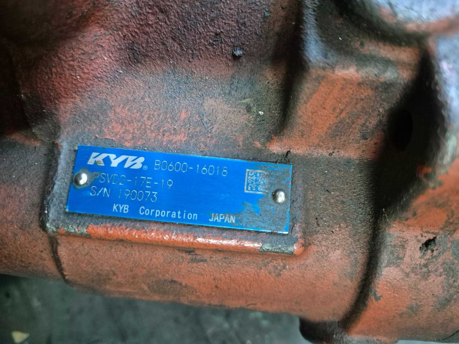 Uszkodzona pompa hydrauliki KYB Kayaba Yanmar PSVD2-17E do regeneracji