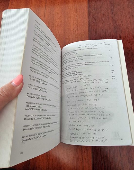Livro "Código do Trabalho - Coleção Códigos Universitários"