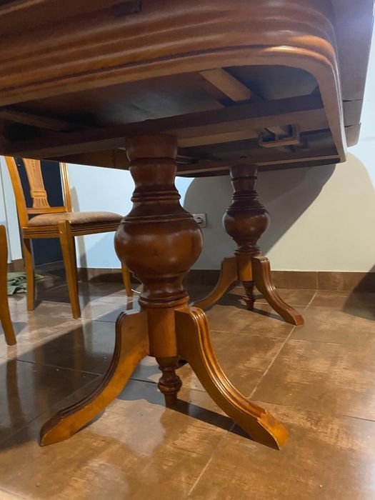 Mesa em madeira maciça extensível
