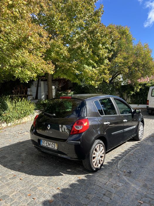 Renault Clio 1.2 16V 2010 – 5 Portas – Preto