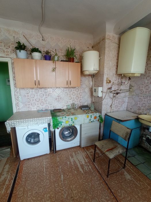 Продам гостинку район ТЦ МЭТРО