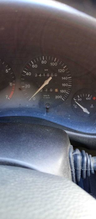 Opel Corsa B - Gasolina 1.2L 4cilindros com AC