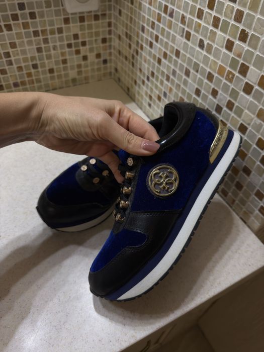 Жіночі кросівки Guess