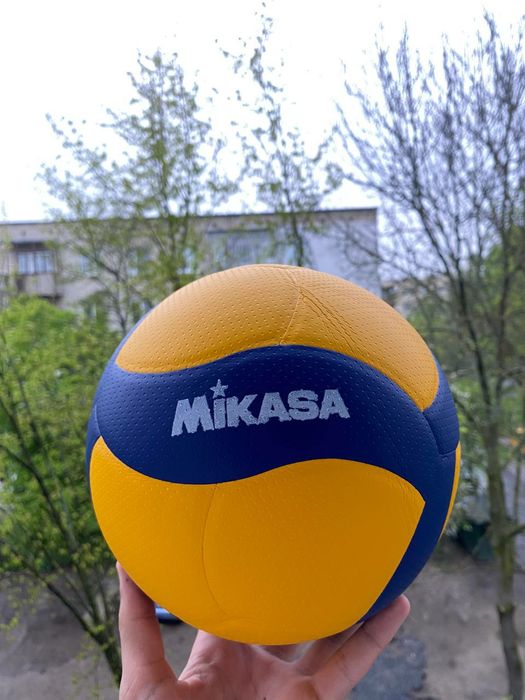 ПОДАРУНОК Продам волейбольний м'яч MIKASA V200W