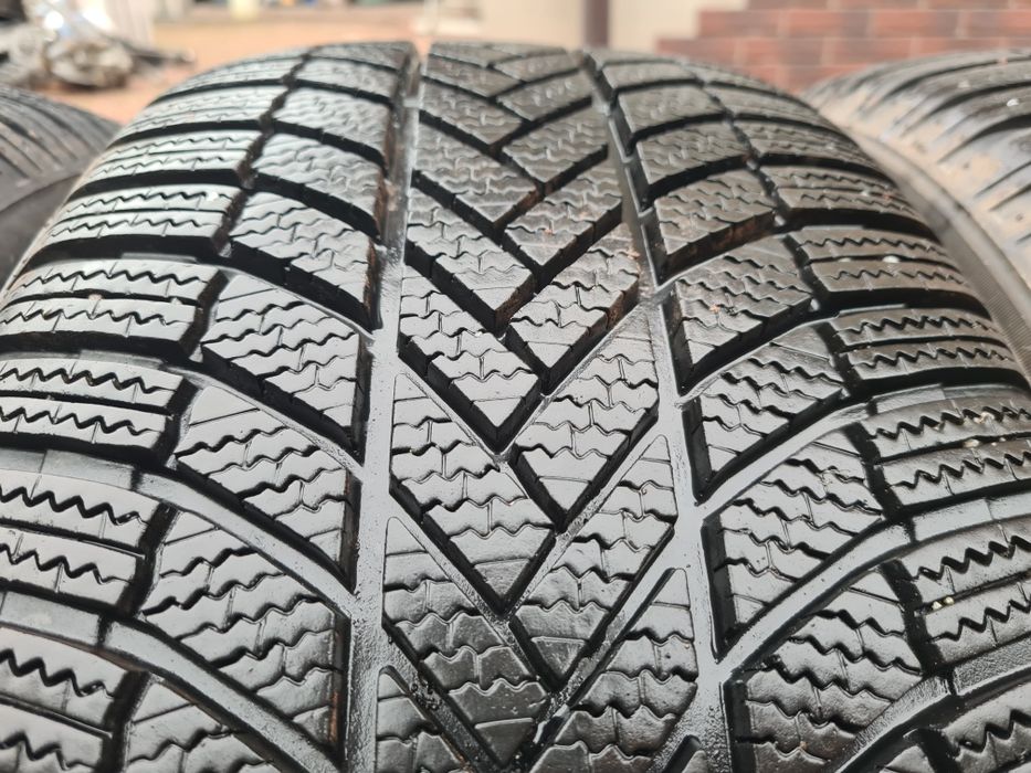 Para opon zimowych Bridgestone Blizzak LM005 245/50 R18 2024r 7,5mm