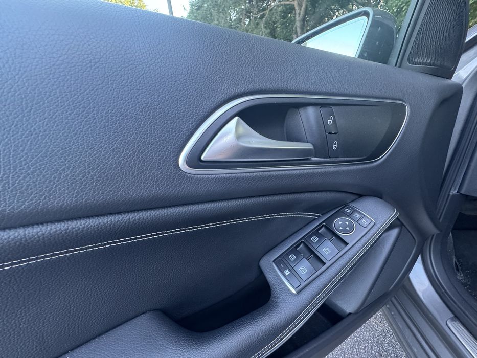 Mercedes-Benz a180 urban caixa automática
