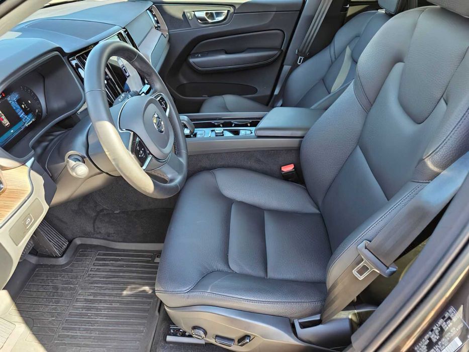 Volvo XC60 B5 Core      2023