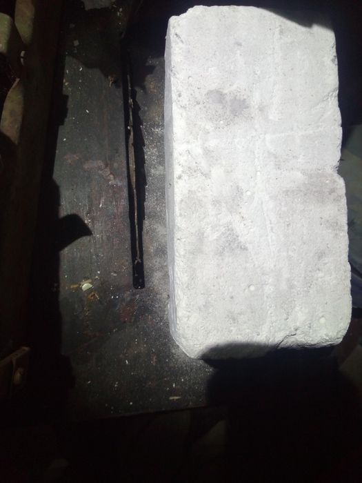 Cegły materiały ognioodporne ogniotrwałe wysokotemperaturowe