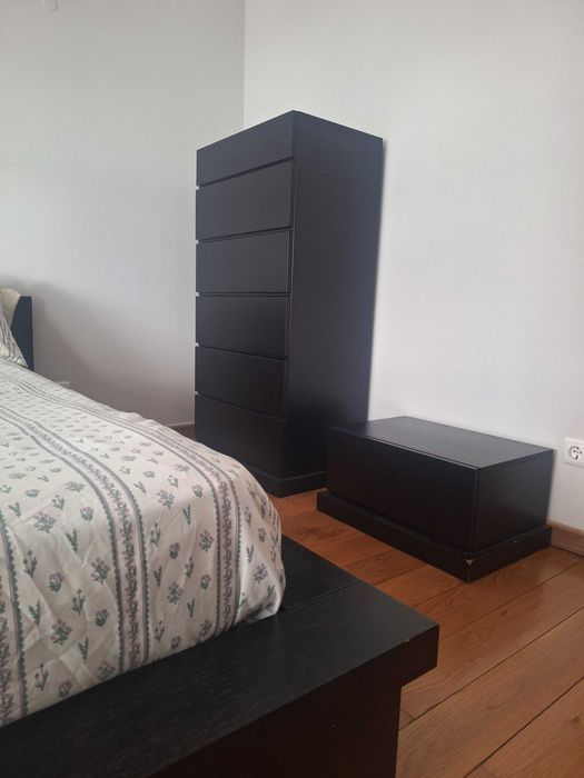 Mobília de quarto cama + colchão + cómoda + mesas cabeceira
