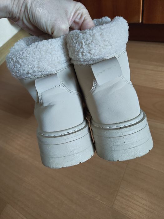 Ботинки жіночі бежеві