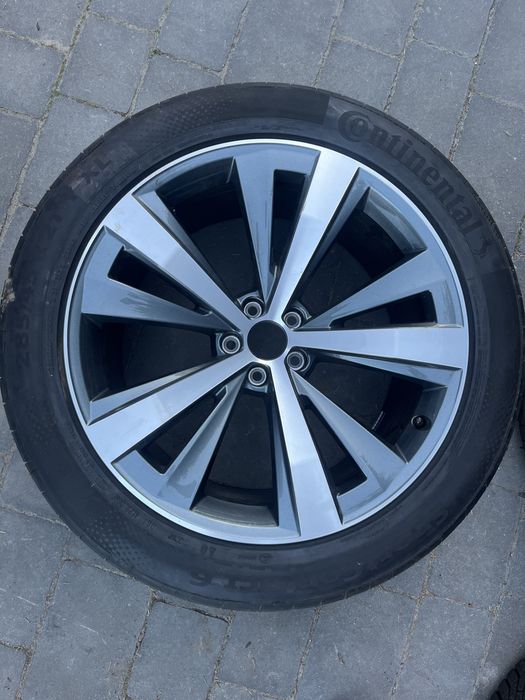 Oryginalne Audi Q8/SQ8 285/45 R21 koła letnie 4M8601025AA DEMO