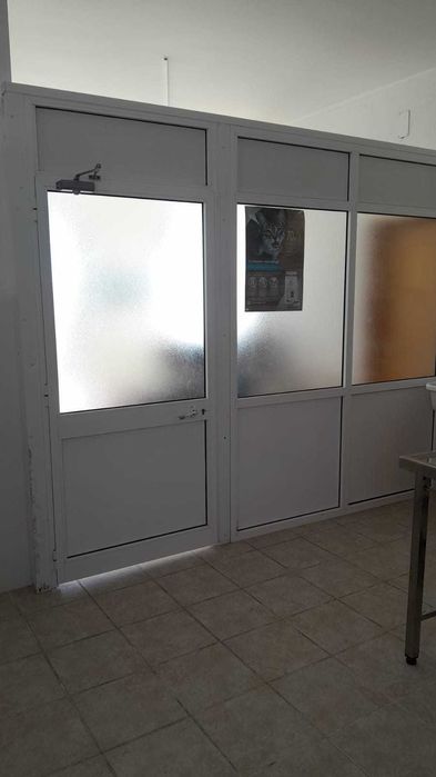 Divisórias de aluminio e vidro