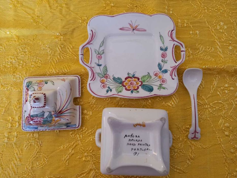 Peças várias de artesanato pintadas à mão