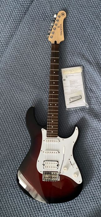 YAMAHA Pacifica 112j OVS та комбік mooer hornet 15w