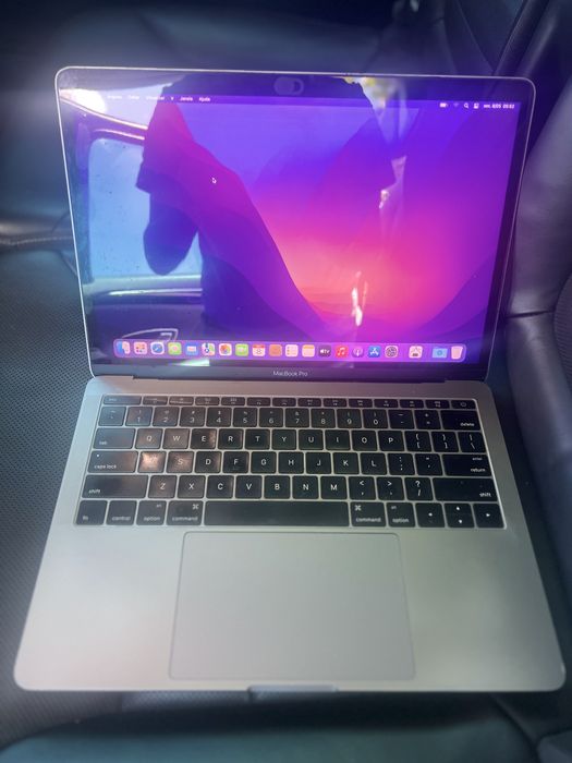 MacBook Pro 13" - 2016 model479191025908469760