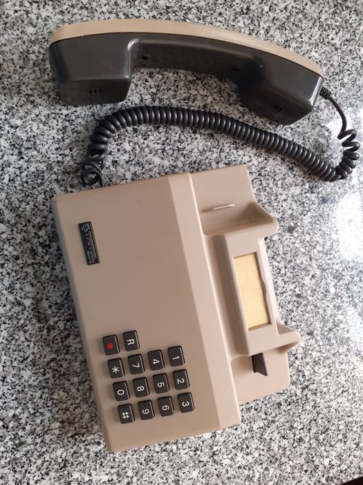 Telefone antigo  cor beije