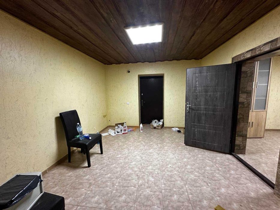 Продається комерційне приміщення в смт. Буштино