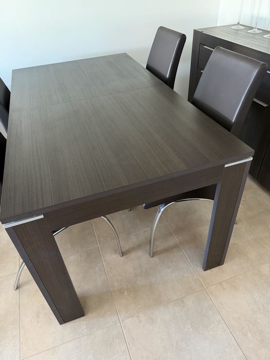 Mesa de jantar extensivel + 4 cadeiras
