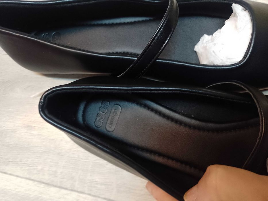 (41) ASOS/Czarne baleriny z zapięciem z Londynu, NOWE