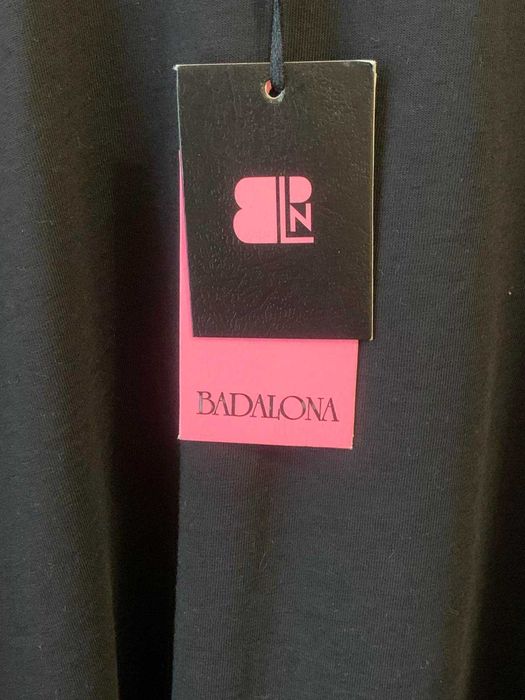 Продам жіночу футболку з декором зі страз бренду BADALONA р-р 52-54