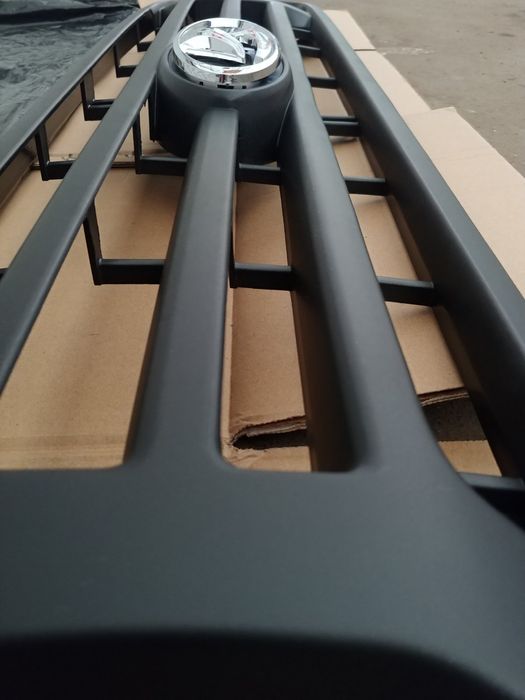 Решётка радиатора на Ниву 2121. 21213 .21214 Нива Урбан с эмблемой.